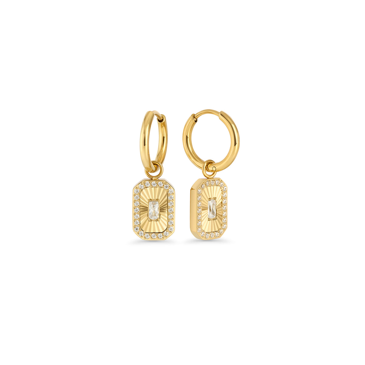 Gold hoop earrings with a rectangular octagonal pendant featuring a fluted sunburst center and baguette cubic zirconia on a white background. Nickel-free and waterproof jewelry by Mia Bijoux Canada.
Boucles d'oreilles anneaux dorées avec pendentif rectangulaire octogonal à motif rayonnant strié et zircon taille baguette sur fond blanc. Bijoux sans nickel et résistants à l'eau par Mia Bijoux Canada.