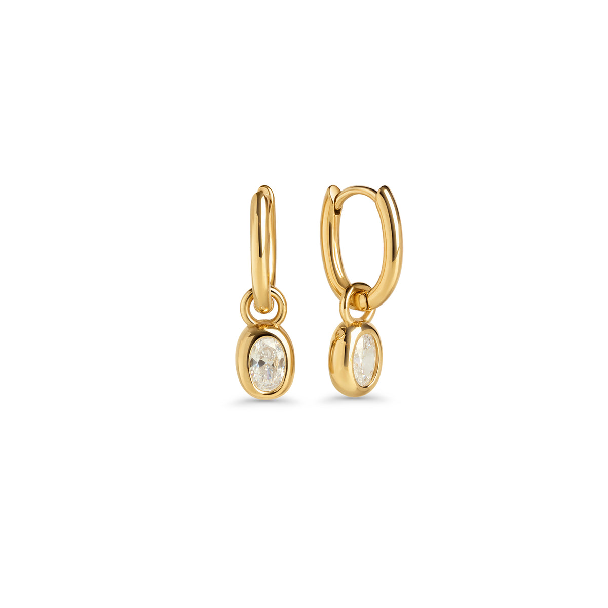 Gold hoop earrings with an oval clear stone pendant on a white background. Waterproof jewelry by Mia Bijoux Canada.

Boucles d'oreilles anneaux dorées avec pendentif serti d'une pierre transparente ovale sur fond blanc. Bijoux résistants à l'eau par Mia Bijoux Canada.