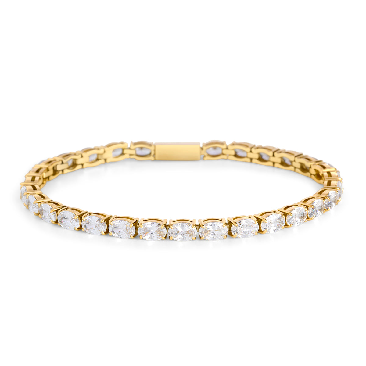 A gold tennis bracelet set with a continuous row of oval clear stones, shown on a clean white background. Waterproof, stainless steel and allergy free. By MIAJWL.

Bracelet tennis doré serti d'une rangée continue de pierres transparentes ovales, présenté sur fond blanc épuré. Résistant à l'eau, en acier inoxydable et hypoallergénique. Par MIAJWL.